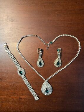 Emerald Teardrop Crystal Necklace,bracelet and Earring Set - Green